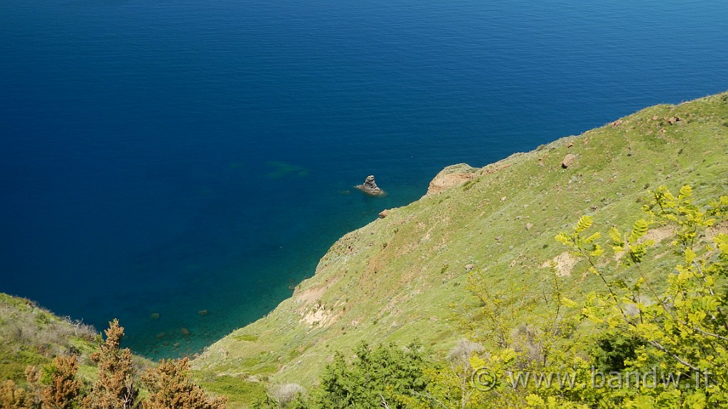 DSCN8799.JPG - La costa di Lipari